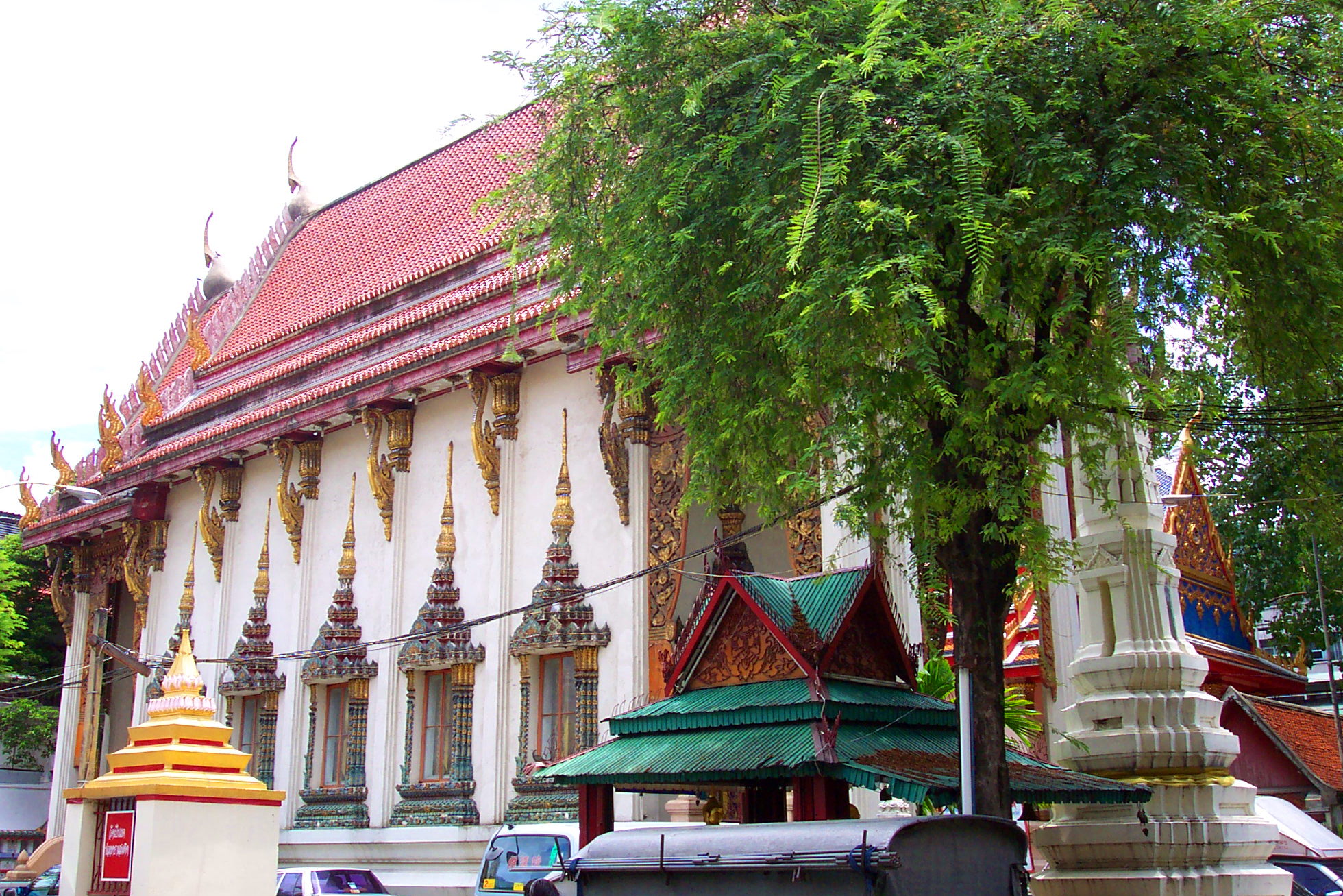 Overall view of the main prayer hall