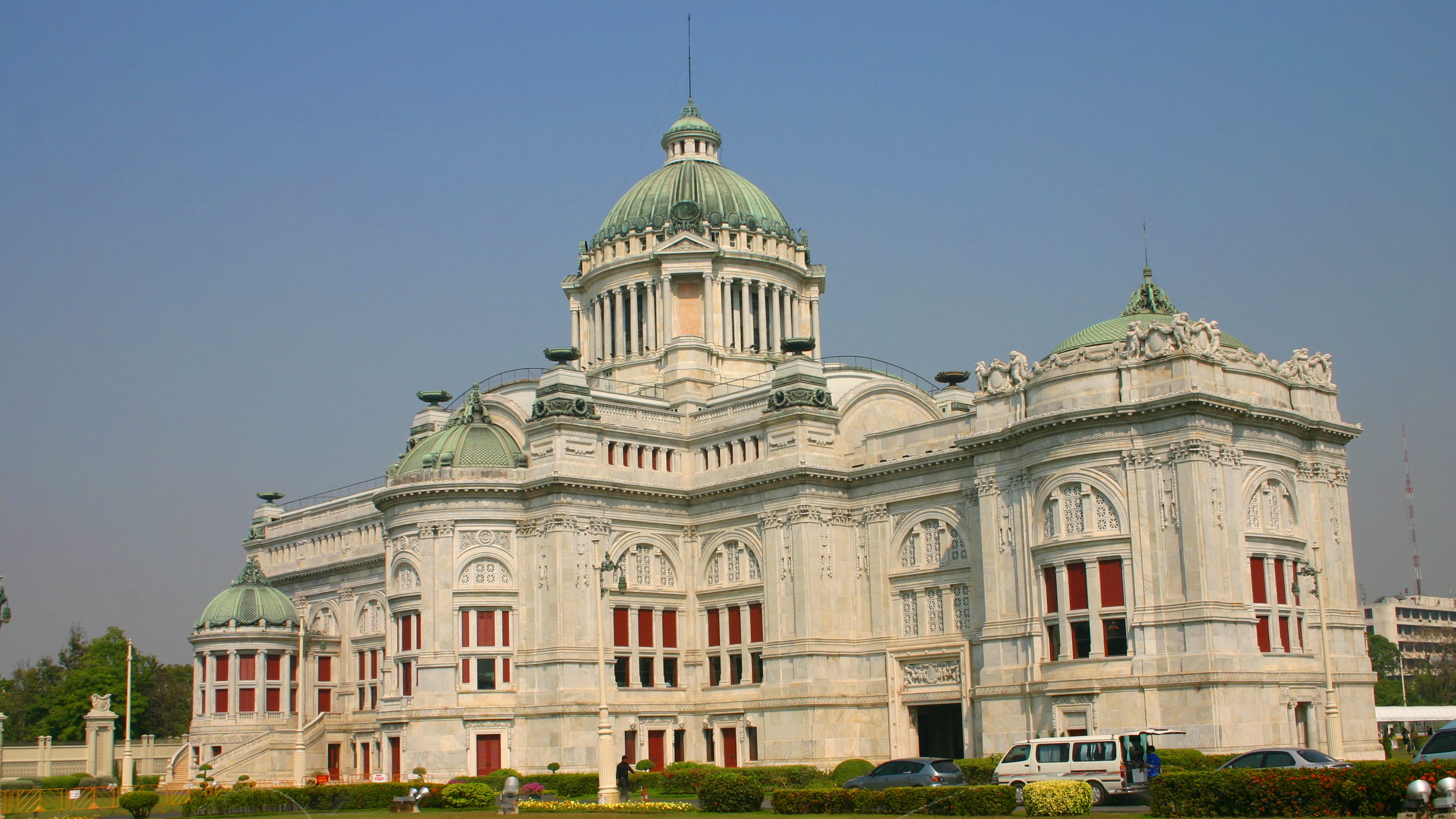 Abhisek Dusit throne hall