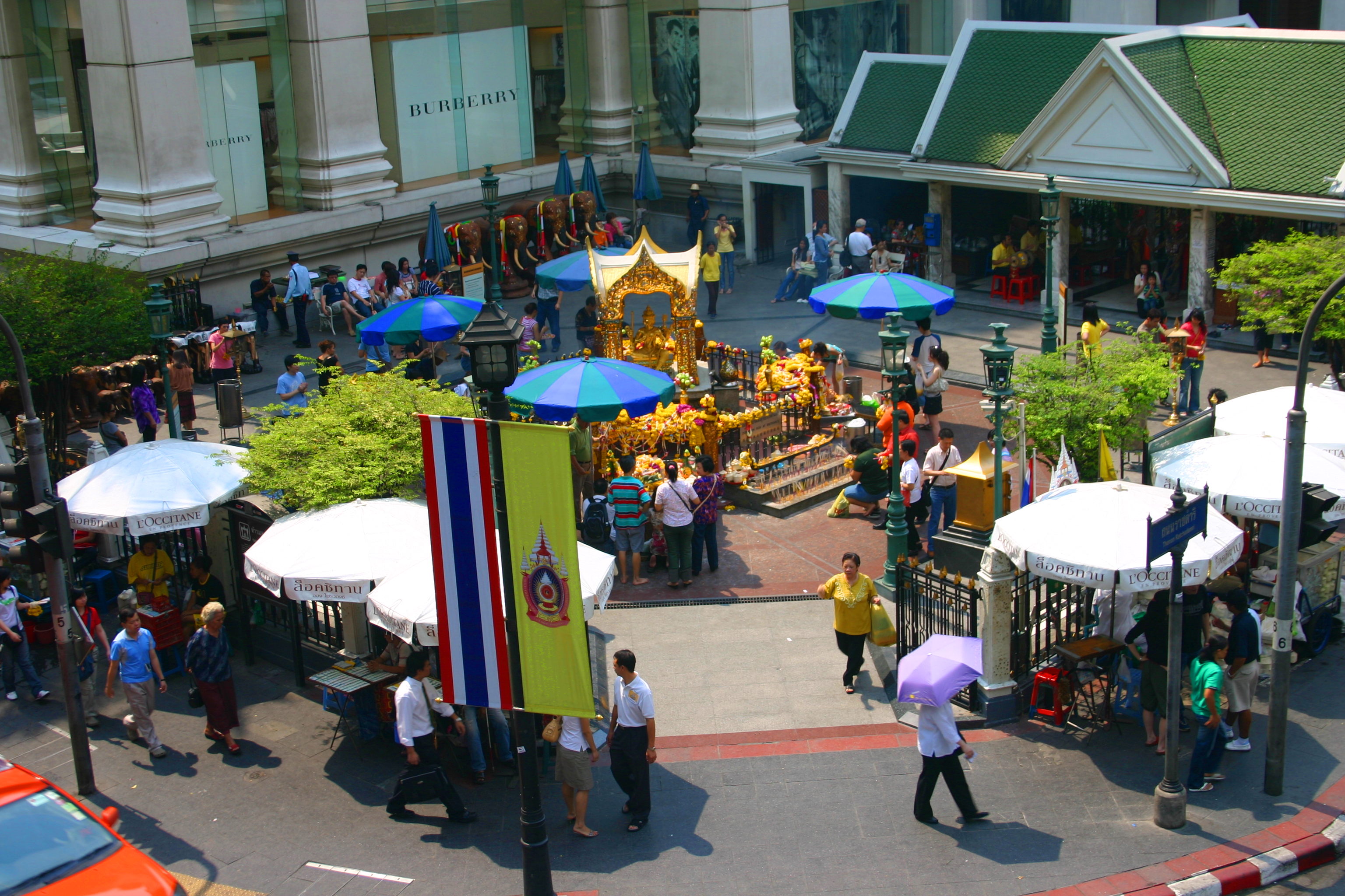 crowds of merit-makers at the shrine