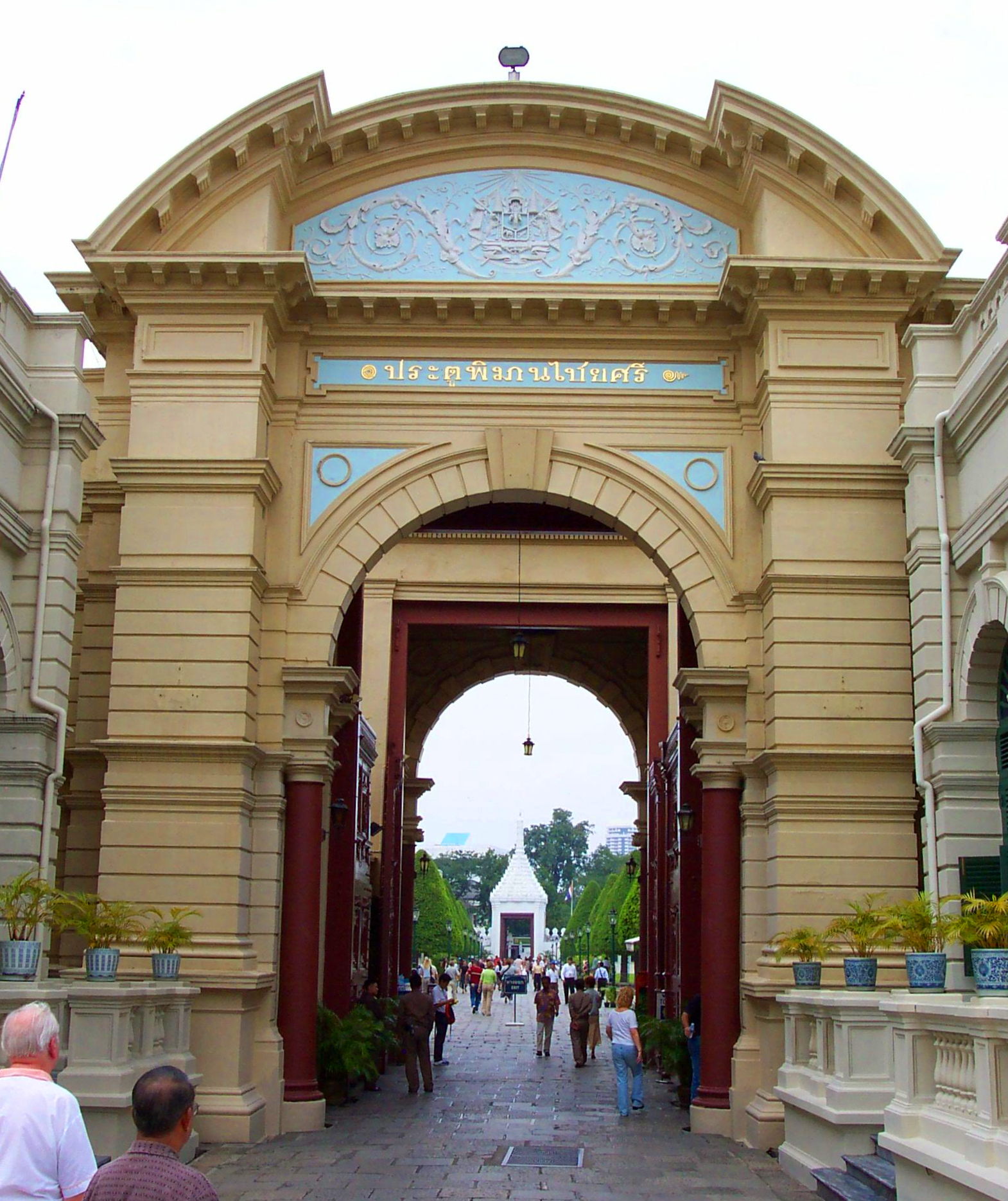 Phimanchaisri Gate