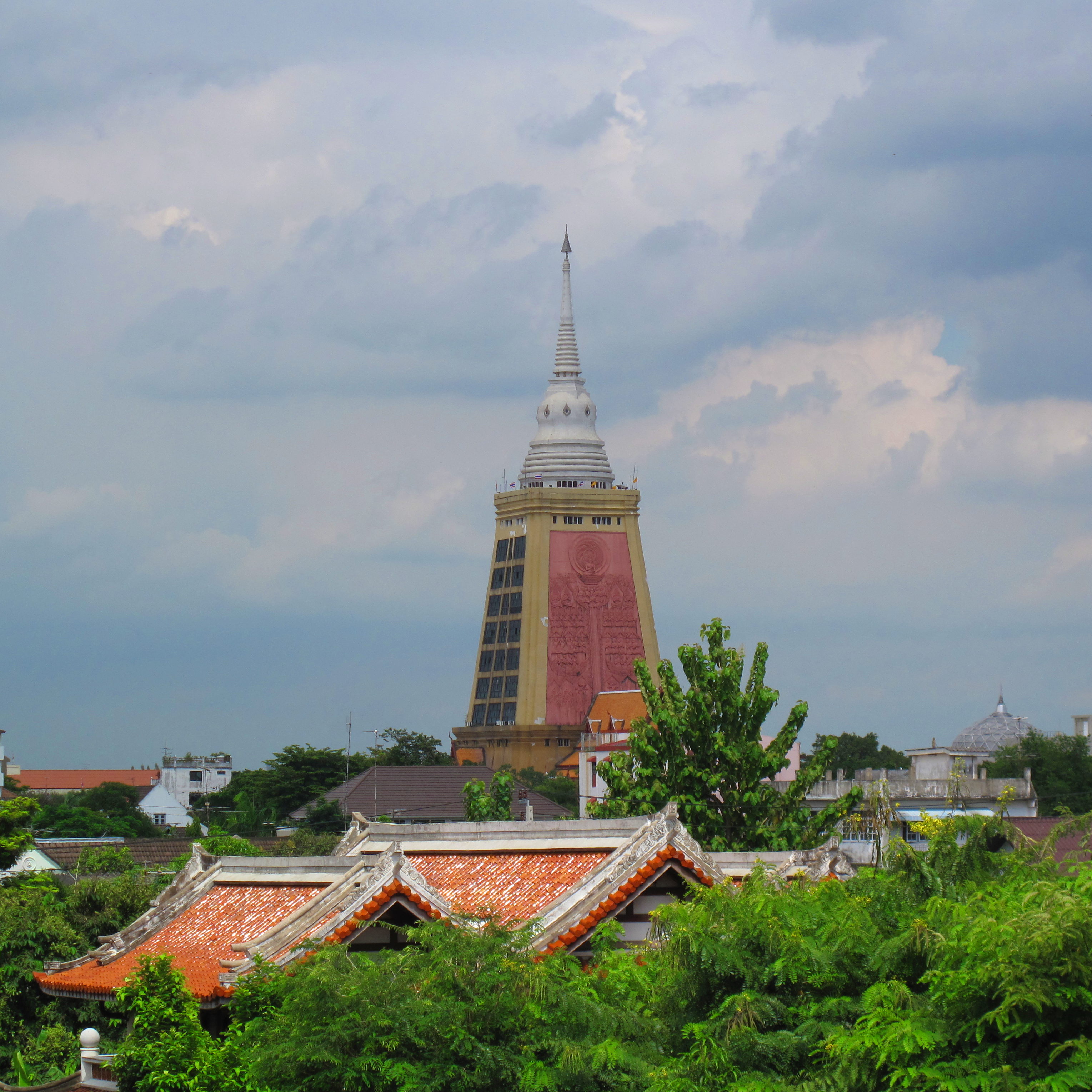 The temple as seen from the Skytrain station